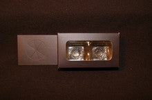 Boîte pour chocolat, brune à accrocher sur une bouteille de vin ( 2 )